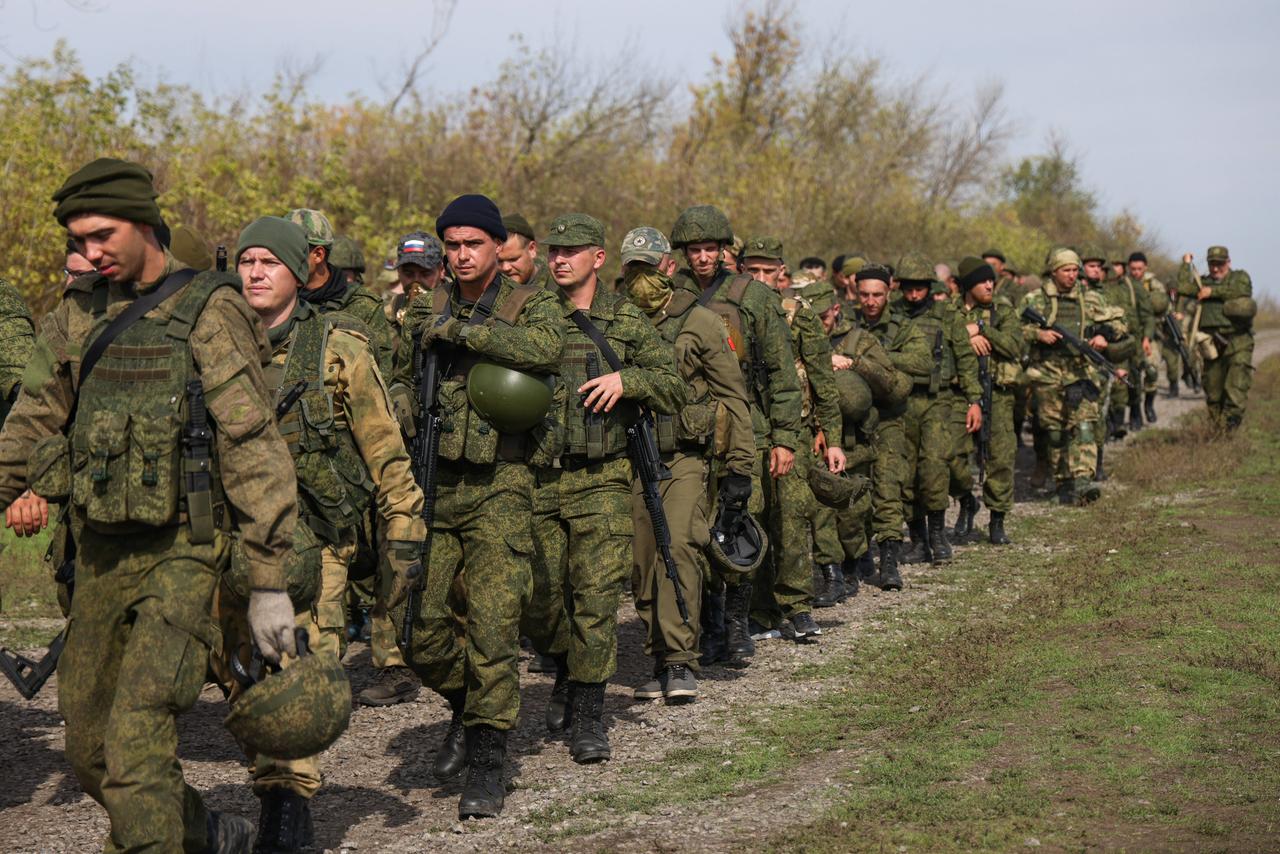 Kampftraining in der Region Donezk für Russen, die wegen der Teilmobilmachung einberufen wurden.