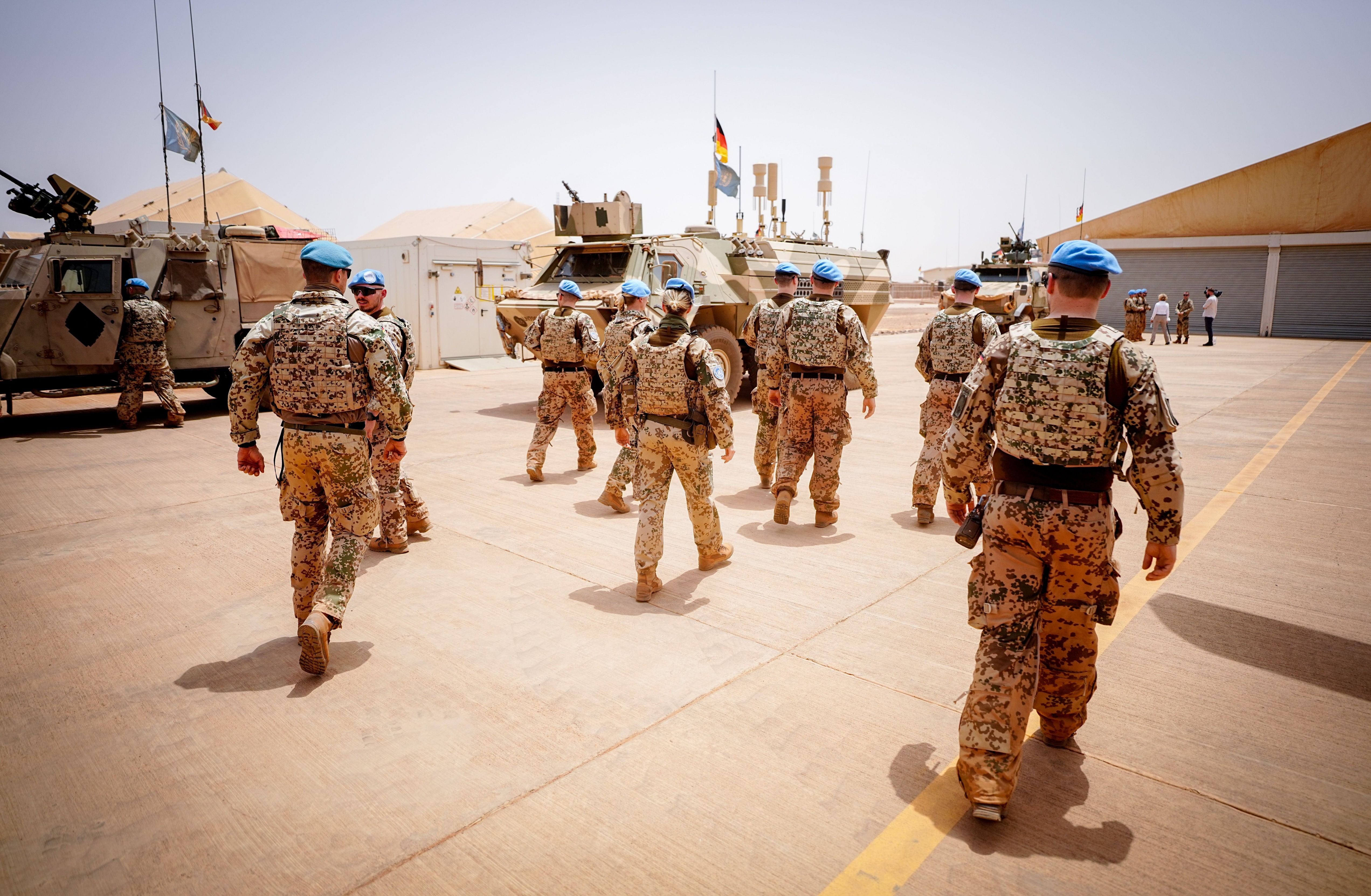Mali - Lindner besucht Bundeswehr-Soldaten