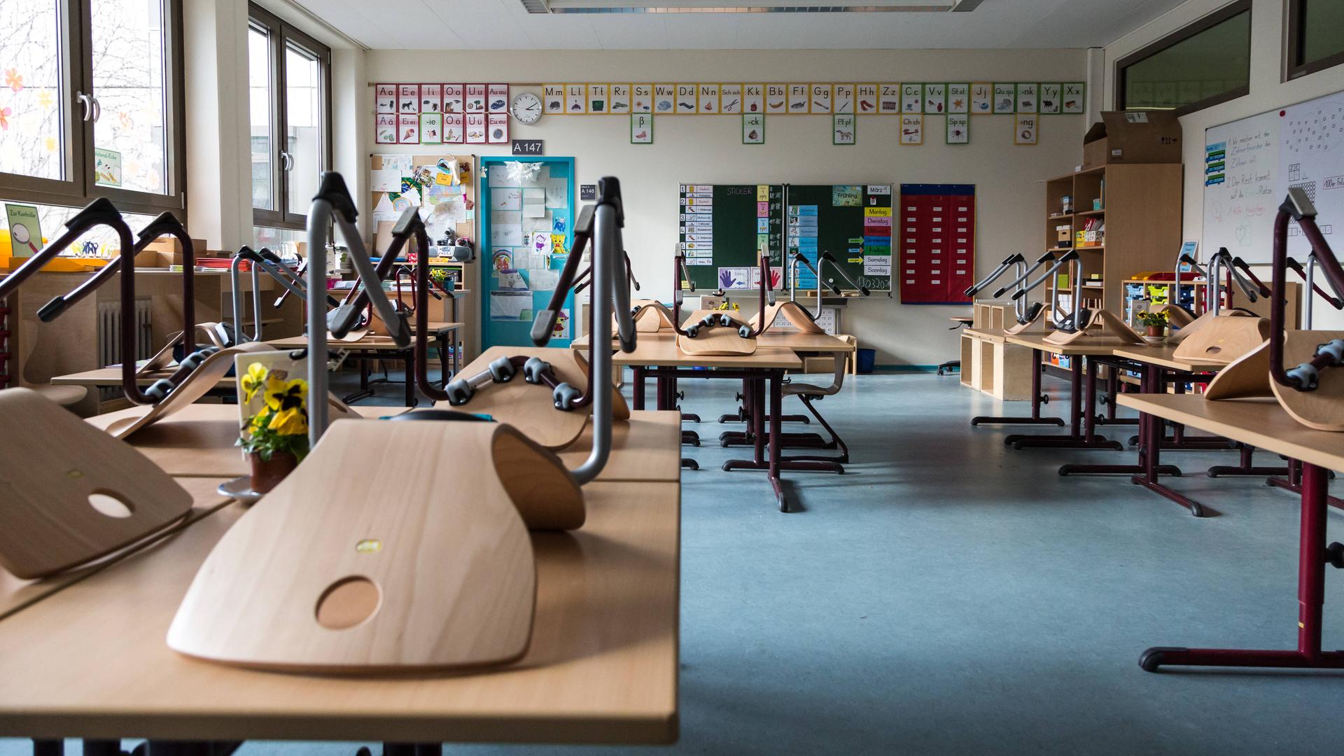 Ein leerer Klassenraum in einer Schule in Berlin Ein leerer Klassenraum in einer Schule in Berlin