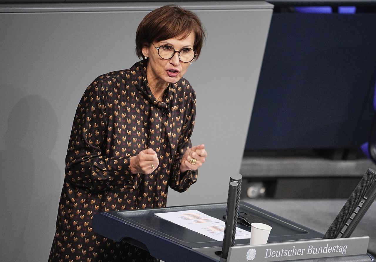 Bettina Stark-Watzinger (FDP), Bundesministerin für Bildung und Forschung, spricht im Bundestag. Bettina Stark-Watzinger (FDP), Bundesministerin für Bildung und Forschung, spricht im Bundestag.