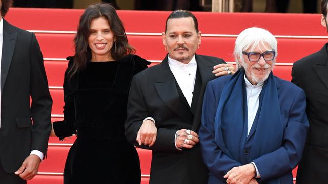 Die Regisseurin Maïwenn und die SchauspielerJohnny Depp und Pierre Richard bei der Eröffnung von den Filmfestpiele in Cannes.