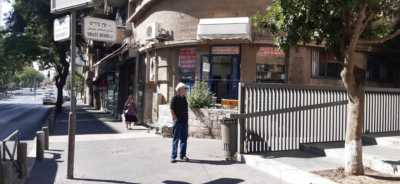 Dan Waldman steht an der Ecke King George Street in Jerusalem. Dan Waldman steht an der Ecke King George Street in Jerusalem.