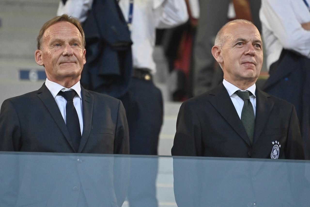 Hans Joachim Watzke und Bernd Neuendorf auf der Tribübne Hans Joachim Watzke und Bernd Neuendorf auf der Tribübne