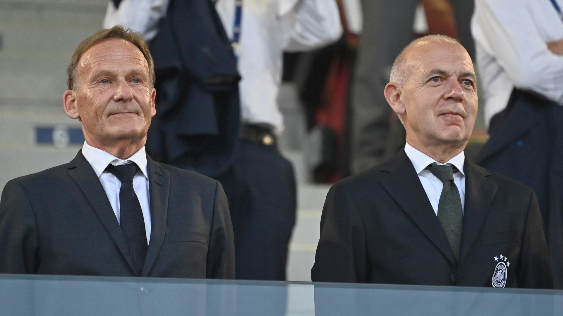 Hans Joachim Watzke und Bernd Neuendorf auf der Tribübne Hans Joachim Watzke und Bernd Neuendorf auf der Tribübne