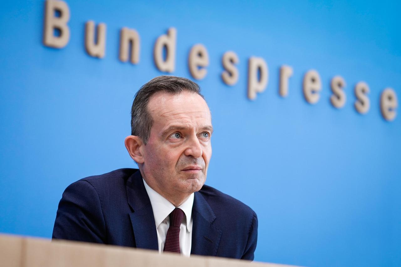 Aktuell,19.10.2022,Berlin,Bundesminister fuer Digitales und Verkehr Dr. Volker Wissing im Portrait bei der Bundespressekonferenz zum Thema Vorstellung des Masterplans Ladeinfrastruktur Aktuell,19.10.2022,Berlin,Bundesminister fuer Digitales und Verkehr Dr. Volker Wissing im Portrait bei der Bundespressekonferenz zum Thema Vorstellung des Masterplans Ladeinfrastruktur