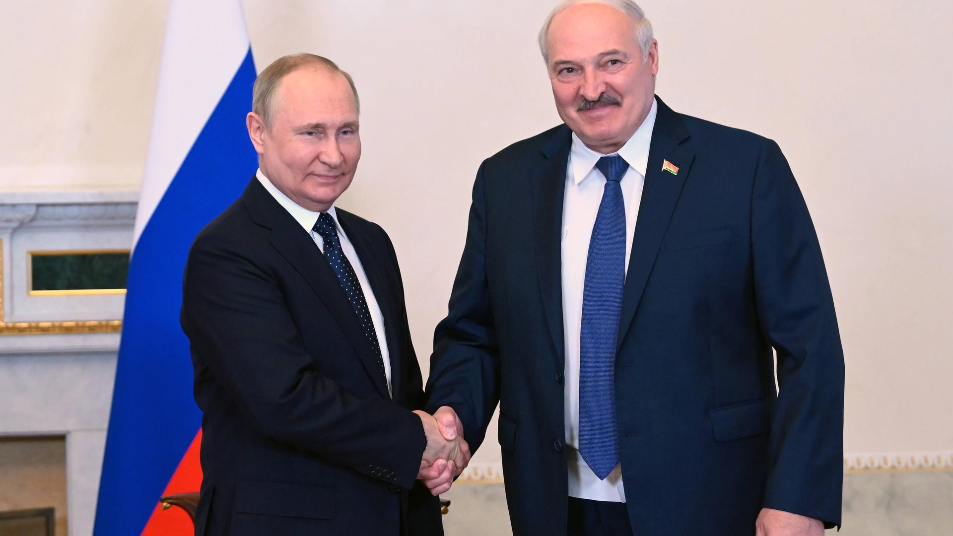 Russlands Präsident Wladimir Putin mit dem belarusischen Diktator Alexander Lukaschenko