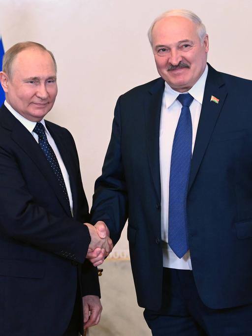 Russlands Präsident Wladimir Putin mit dem belarusischen Diktator Alexander Lukaschenko