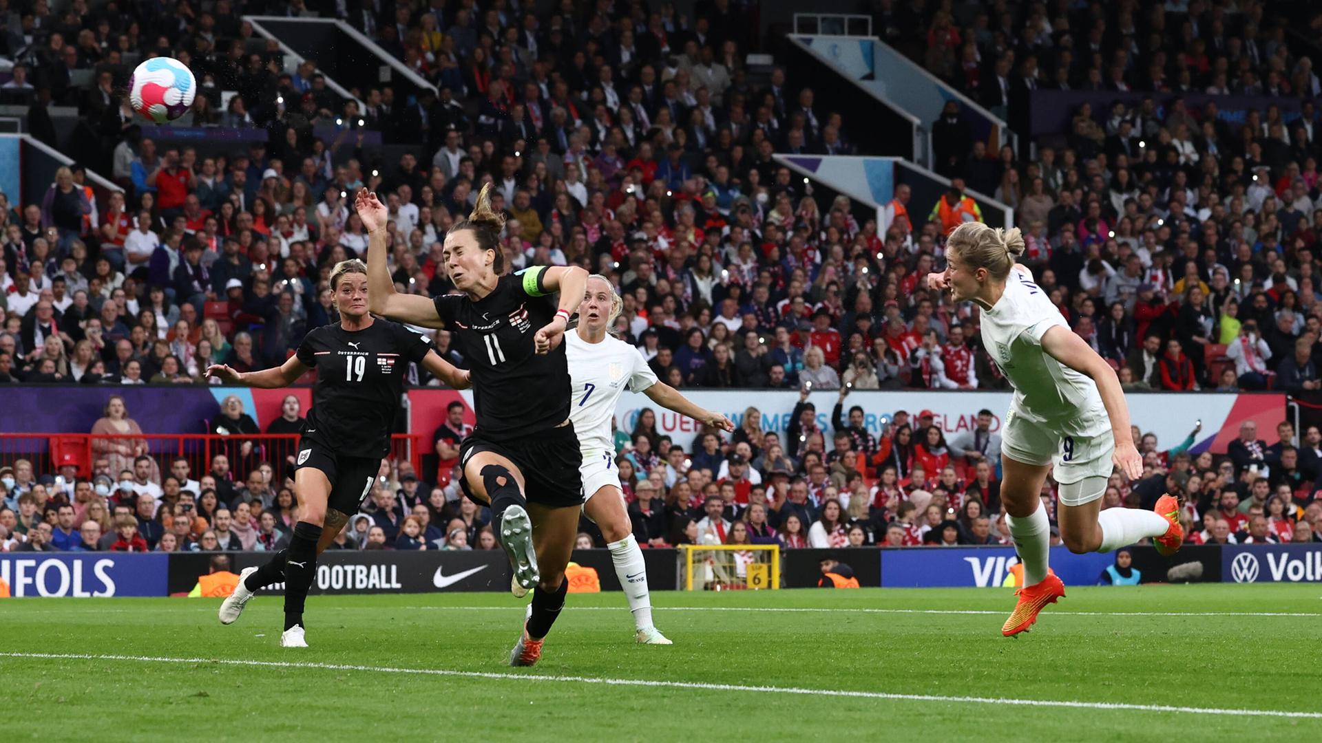 Szene aus dem Auftaktspiel England gegen Österreich Szene aus dem Auftaktspiel England gegen Österreich