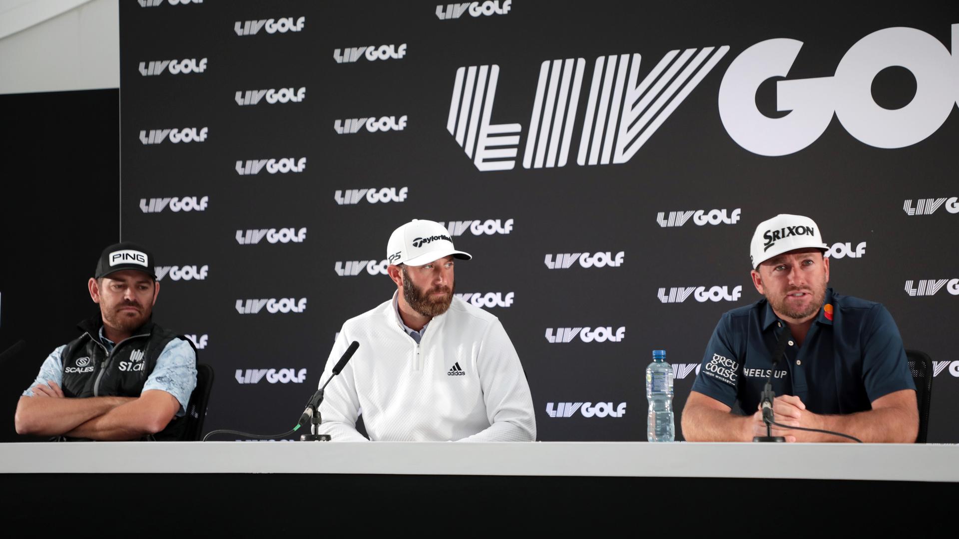 Louis Oosthuizen, Dustin Johnson und Graeme McDowell bei der Pressekonferenz der LIV Golf-Serie Louis Oosthuizen, Dustin Johnson und Graeme McDowell bei der Pressekonferenz der LIV Golf-Serie