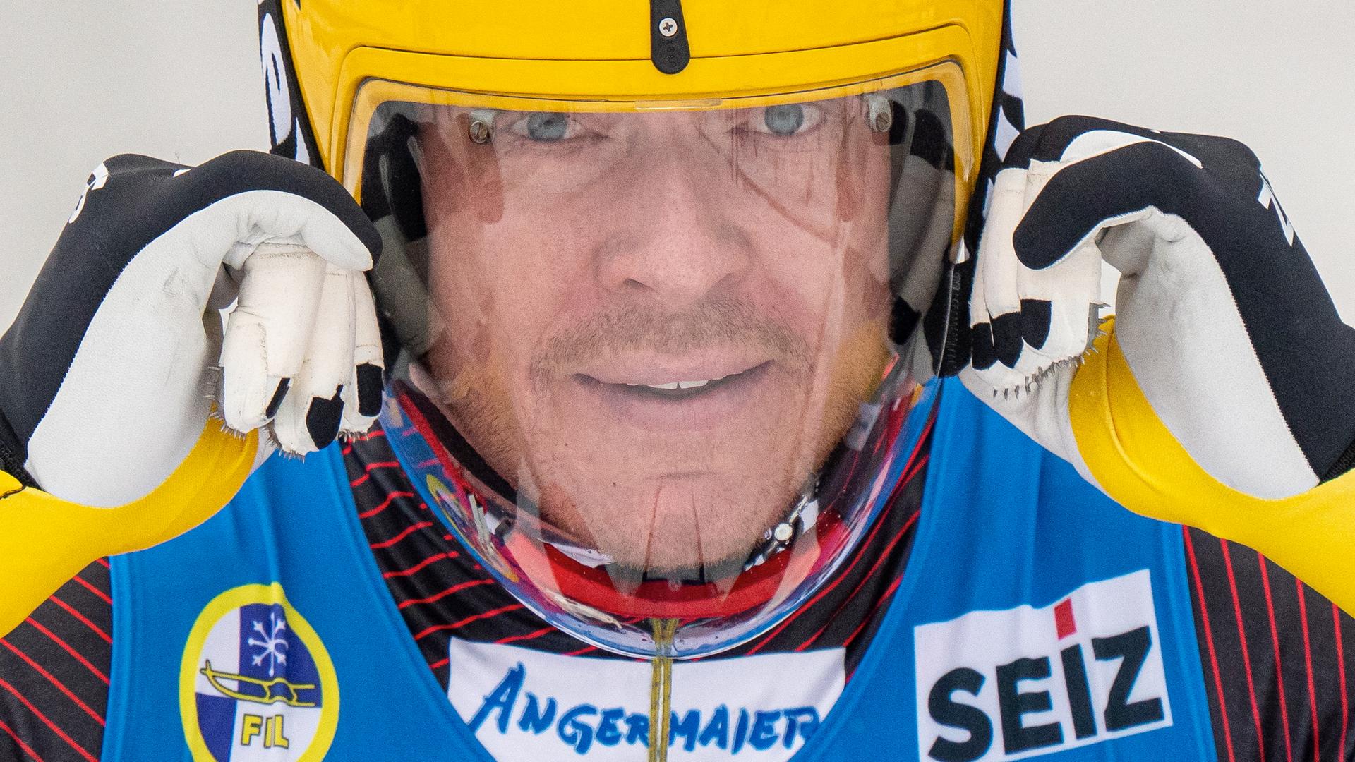 Der deutsche Rennrodler Felix Loch beim Weltcup im kanadischen Whistler. Der deutsche Rennrodler Felix Loch beim Weltcup im kanadischen Whistler.