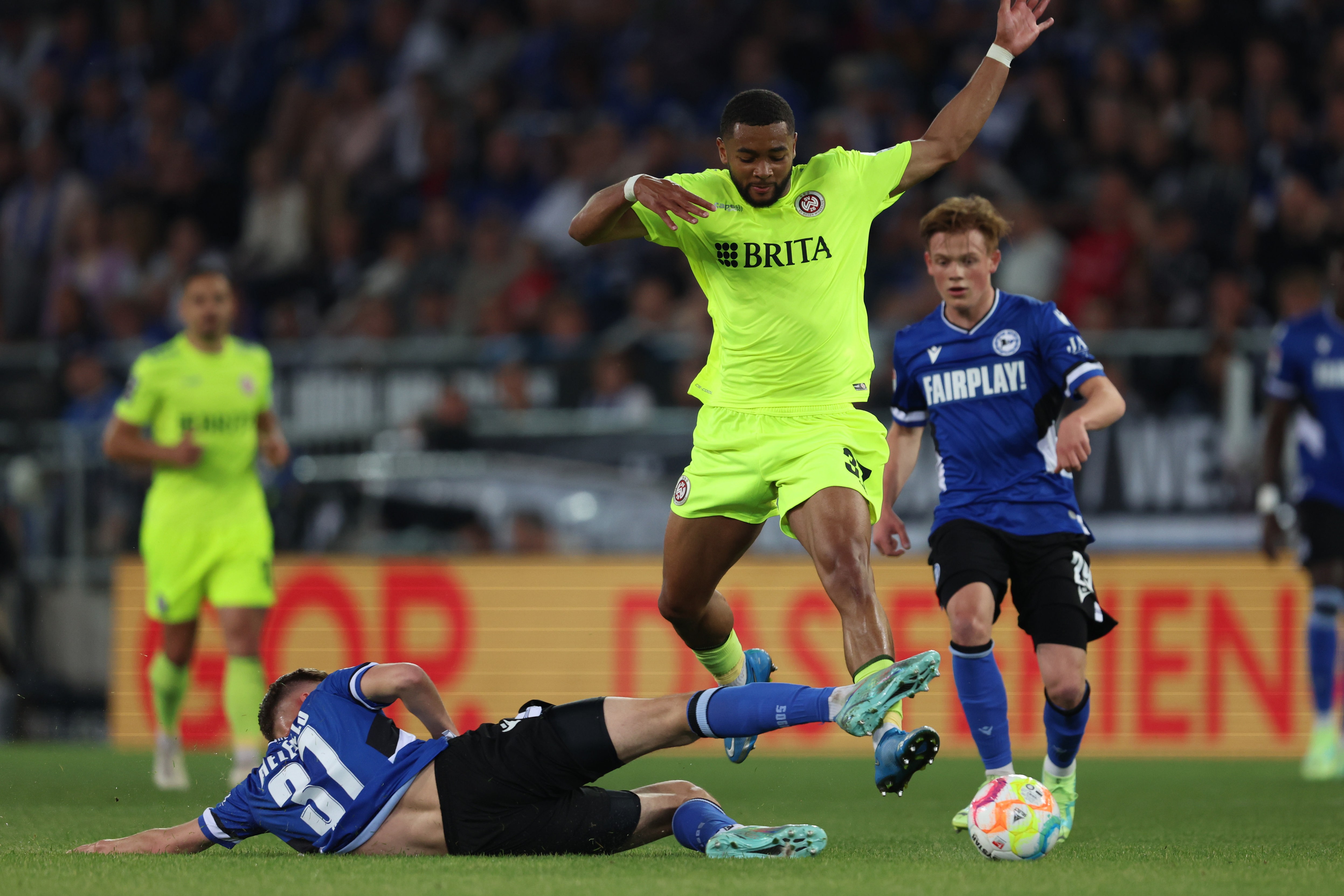 Арминия ганновер вфл ольденбург. Арминия ганновер вфл ольденбург. Arminia bielefeld игроки. Арминия ганновер вфл ольденбург. Арминия ганновер вфл ольденбург.