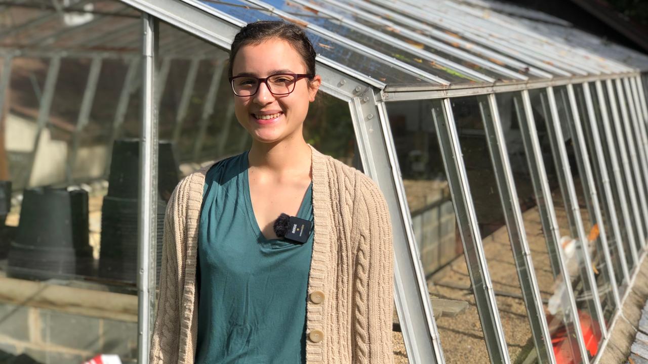 Amber Spurlock will in einem alten Gewächshaus an der Eastern University in Pennsylvania Blumen züchten, um Kommilitoninnen und Kommilitonen zu überzeugen, dass Klimaschutz kein politisch-polarisierendes Thema sein muss. Amber Spurlock will in einem alten Gewächshaus an der Eastern University in Pennsylvania Blumen züchten, um Kommilitoninnen und Kommilitonen zu überzeugen, dass Klimaschutz kein politisch-polarisierendes Thema sein muss.
