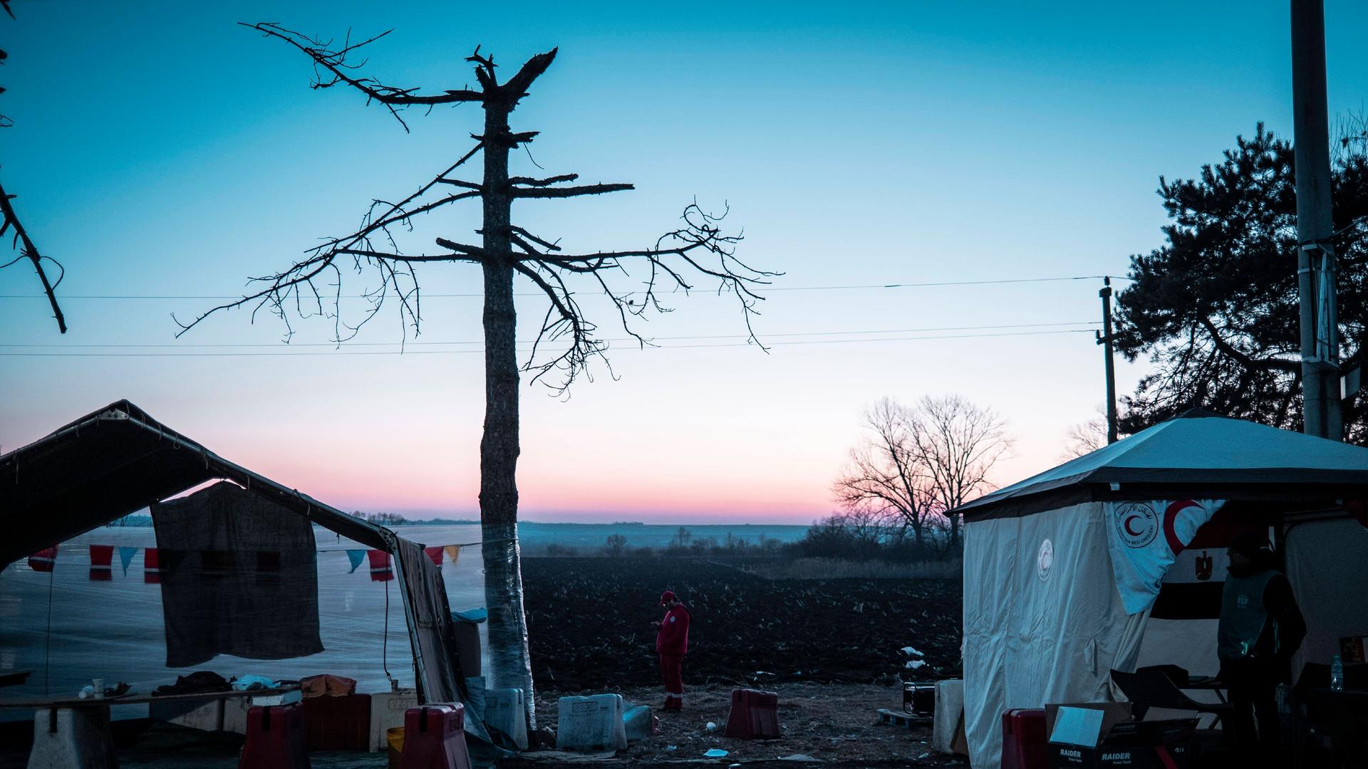 Flüchtlinge an der Grenze zwischen der Ukraine und Rumänien Flüchtlinge an der Grenze zwischen der Ukraine und Rumänien