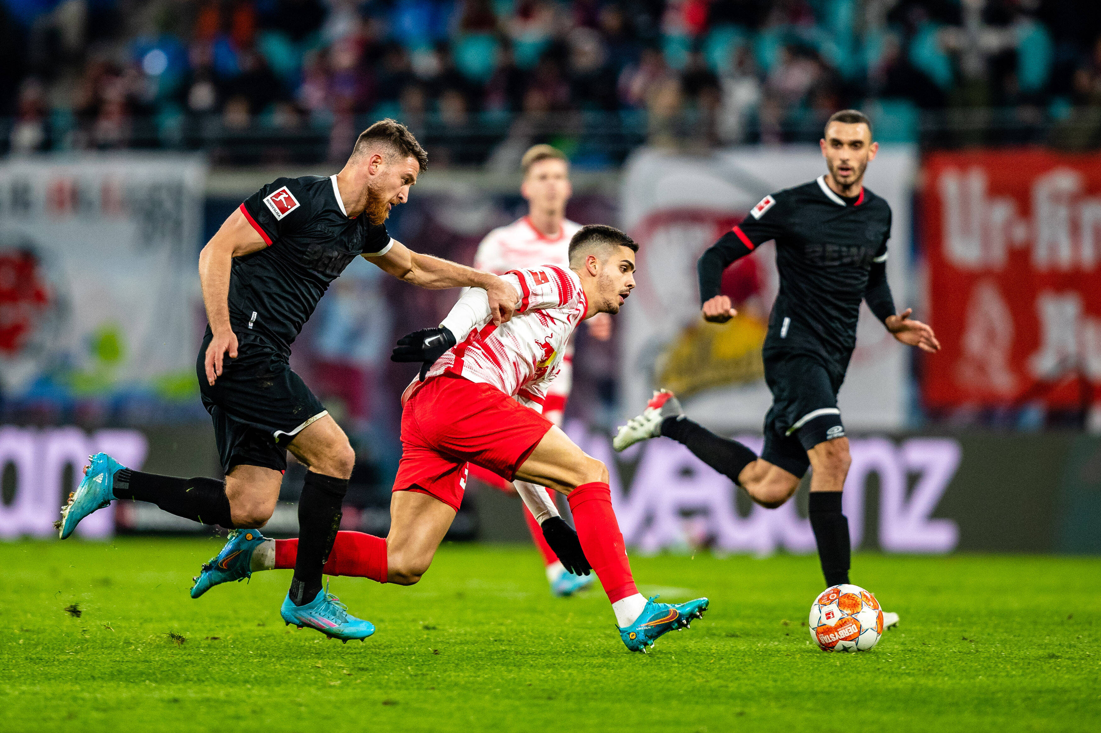 Лейпциг - бавария финал. Футбол в германии. Кёльн футбольный клуб. Штутгарт футбол. Футбольный матч.