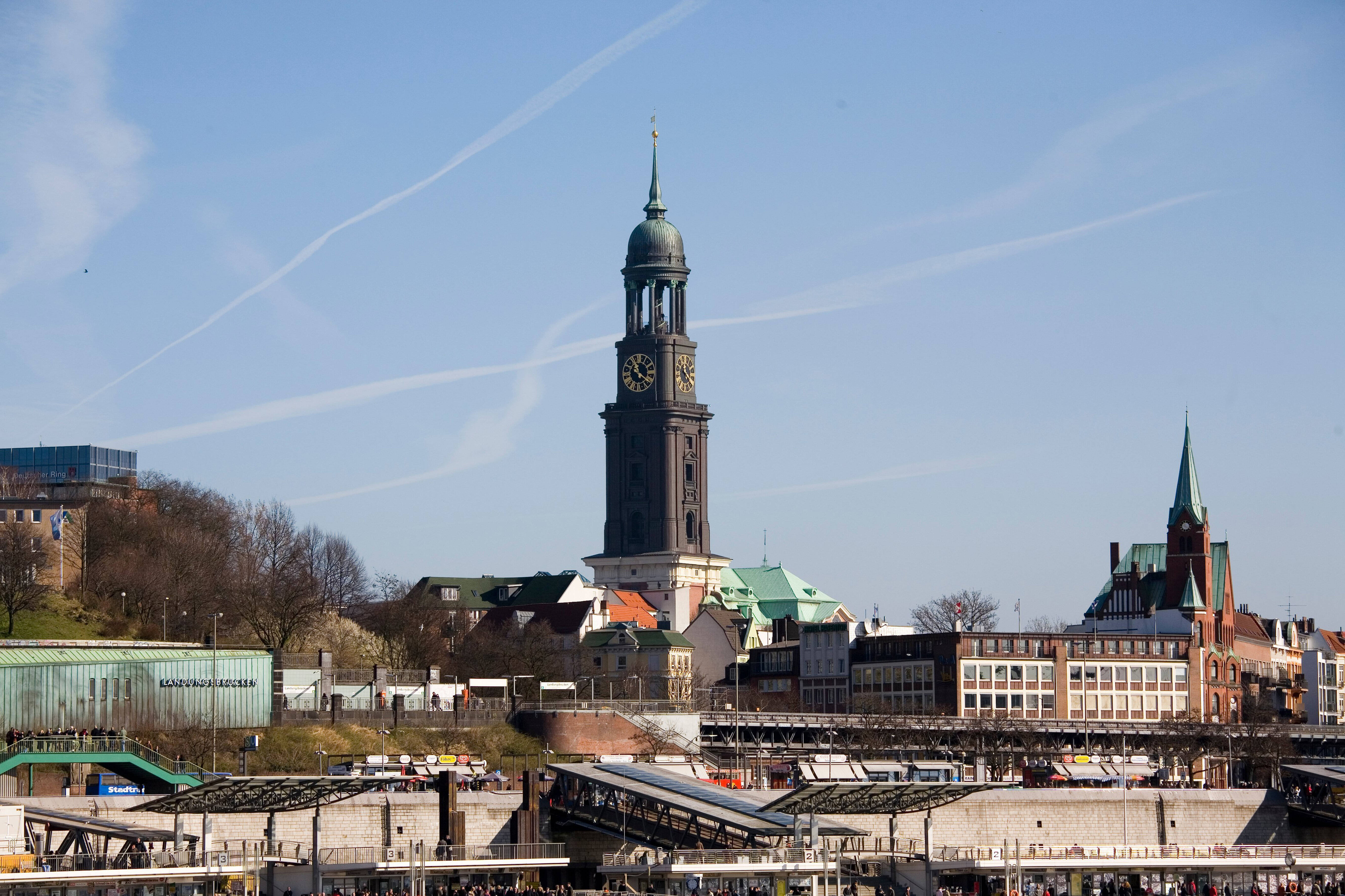 Der wohl älteste Paternoster fährt bald wieder in Hamburg ...