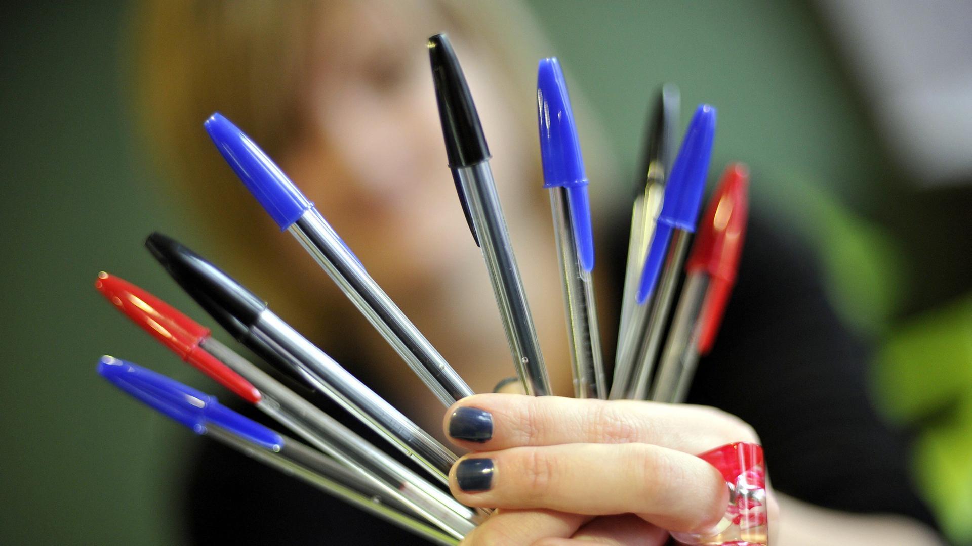 Verschiedene Kugelschreiber der Sorte BIC Cristal, die Ende der 50er-Jahre auf den Markt kam Verschiedene Kugelschreiber der Sorte BIC Cristal, die Ende der 50er-Jahre auf den Markt kam