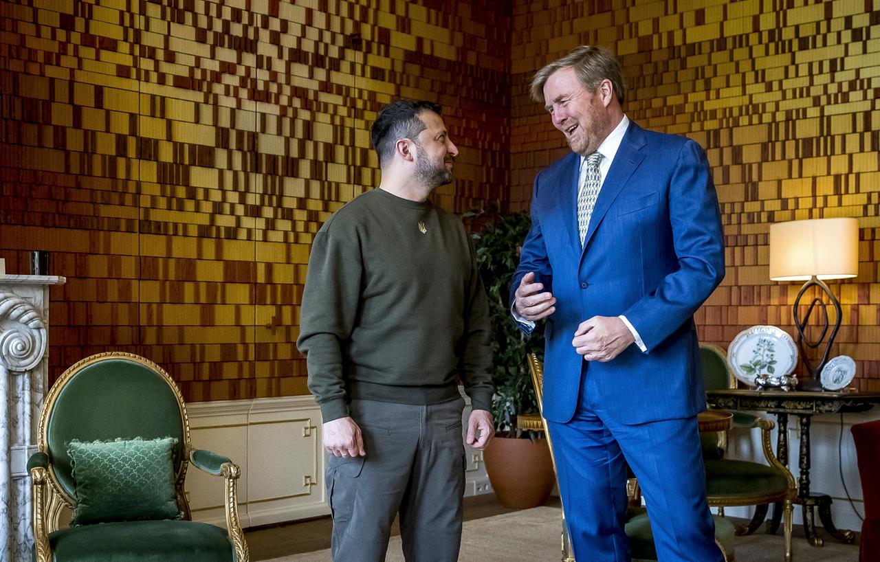 Im Bild sind der ukrainische Präsident Wolodymyr Selenskyj, links, und Willem-Alexander, König der Niederlande. Im Bild sind der ukrainische Präsident Wolodymyr Selenskyj, links, und Willem-Alexander, König der Niederlande.