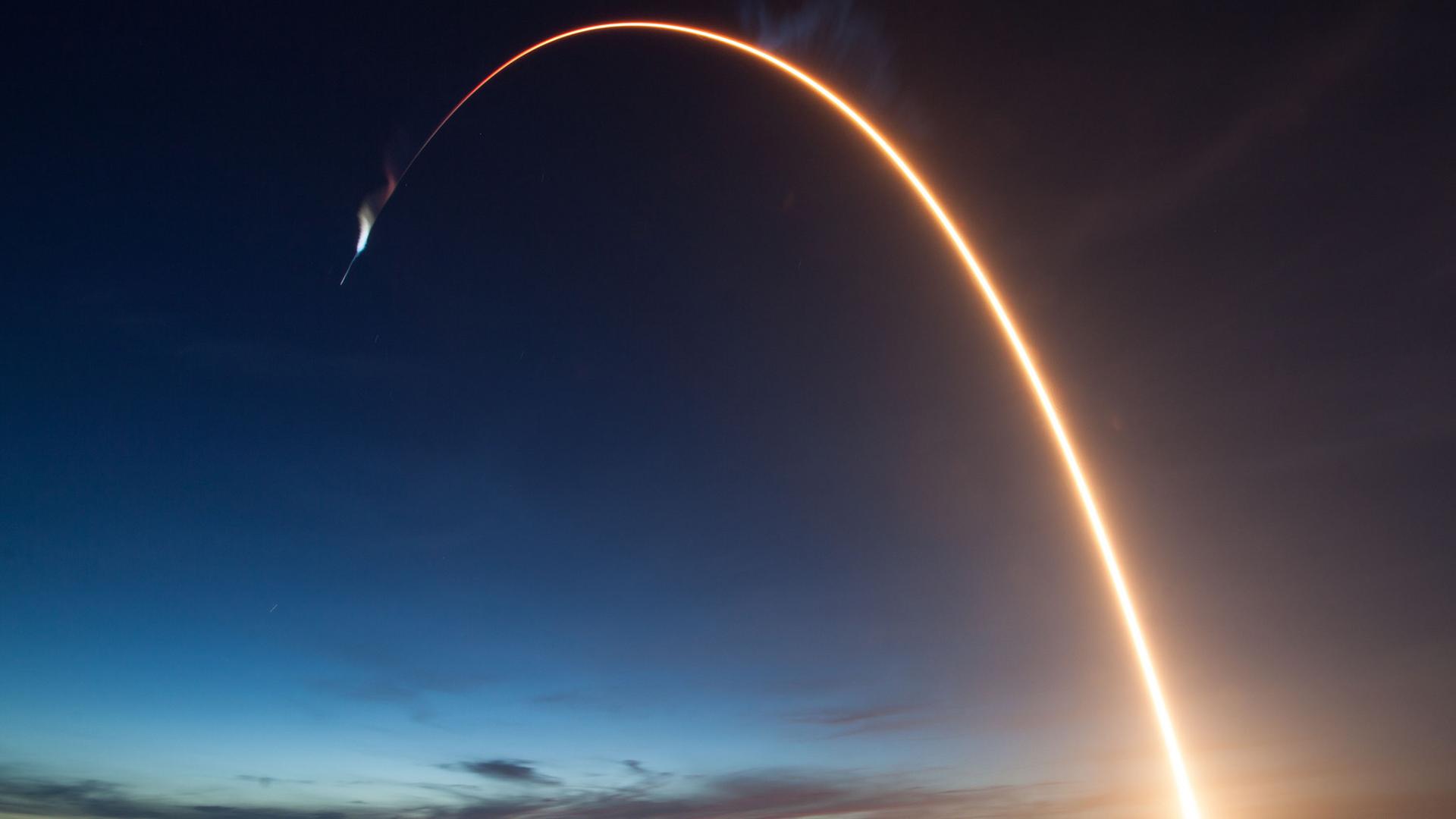 Schöne Bilder (hier vom Start einer Falcon 9) gibt es – aber um klassische Pressearbeit macht SpaceX einen großen Bogen Schöne Bilder (hier vom Start einer Falcon 9) gibt es – aber um klassische Pressearbeit macht SpaceX einen großen Bogen