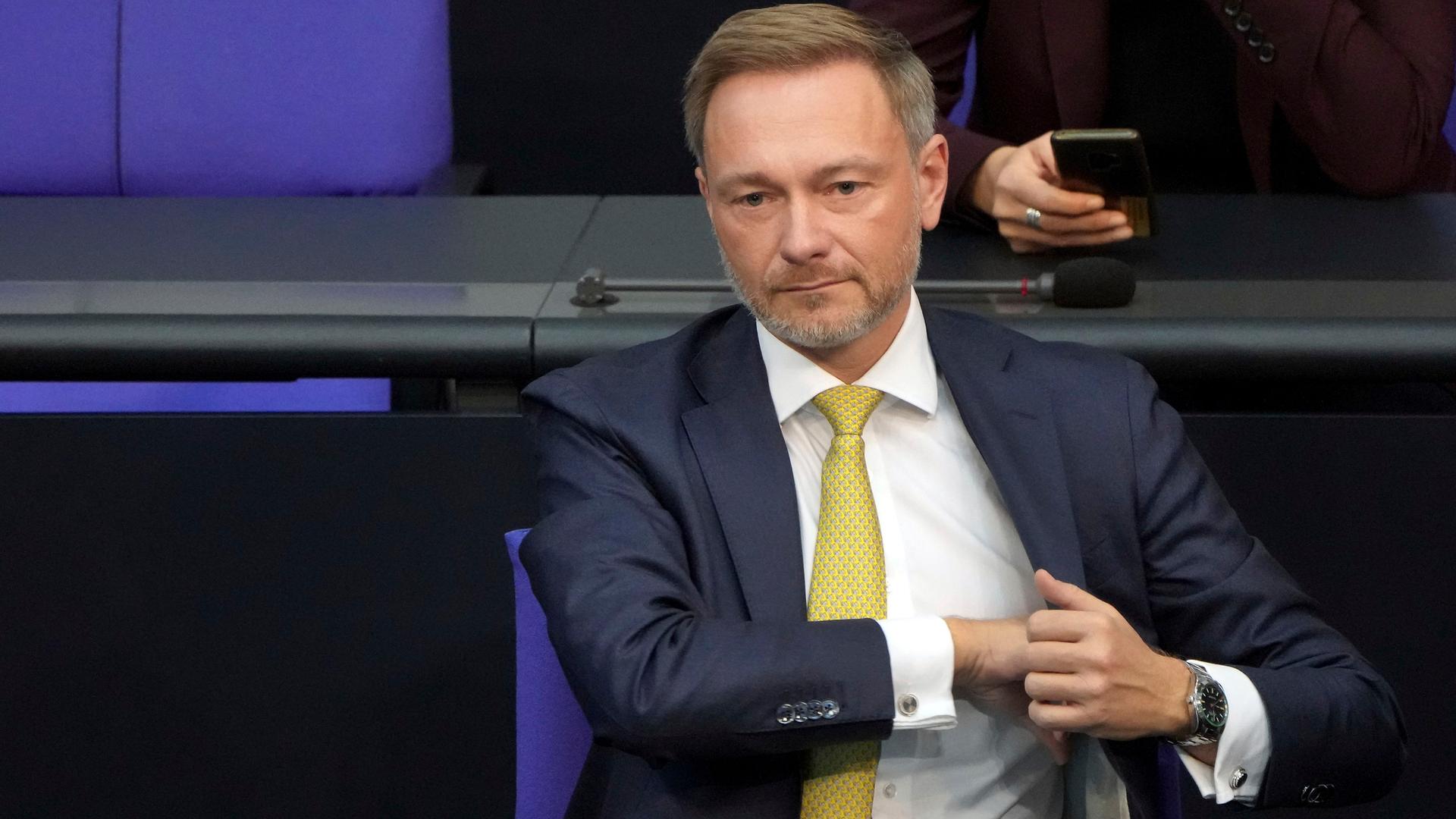 Nach Einigung im Verbrenner-Streit - Finanzminister Lindner will Kfz-Steuerreform