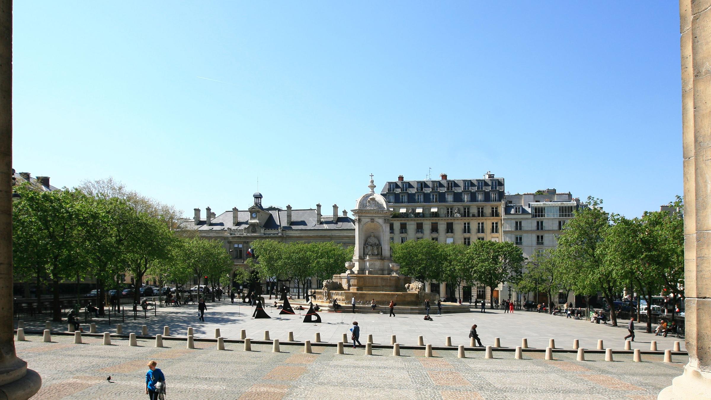 Eine praktische Übung nach Georges Perecs "Versuch einen Platz in Paris zu erfassen". Zu sehen: Place Saint-Sulpice in Paris St. Germain. 