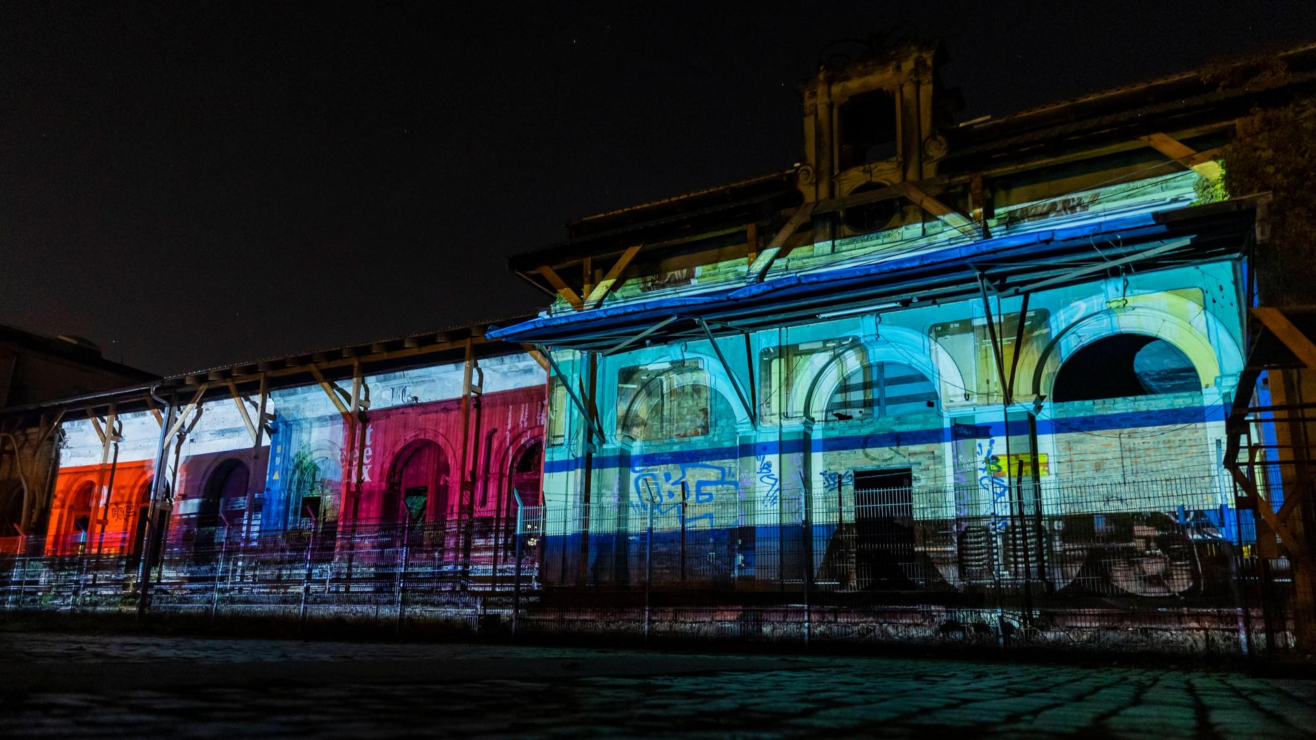 Gedenken zum 9.November mit einer Videoprojektion am alten Leipziger Bahnhof in Dresden, 2021. Am 21. Januar 2022 jährte sich zum 80. Mal die Deportation Dresdner jüdischer Menschen. Gedenken zum 9.November mit einer Videoprojektion am alten Leipziger Bahnhof in Dresden, 2021. Am 21. Januar 2022 jährte sich zum 80. Mal die Deportation Dresdner jüdischer Menschen.