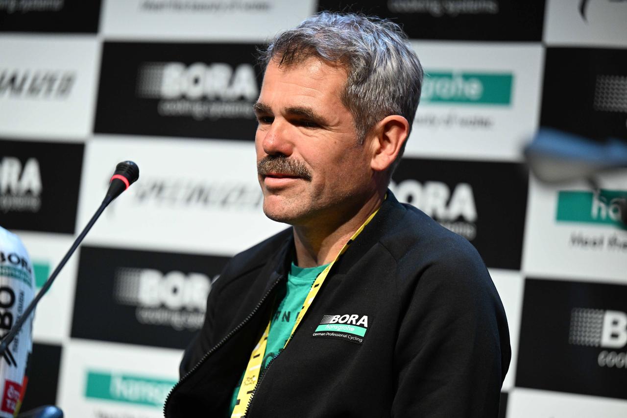 رالف دنک، رئیس تیم بورا هانسگروه، در یک کنفرانس مطبوعاتی قبل از تور دو فرانس به سوالات پاسخ خواهد داد.