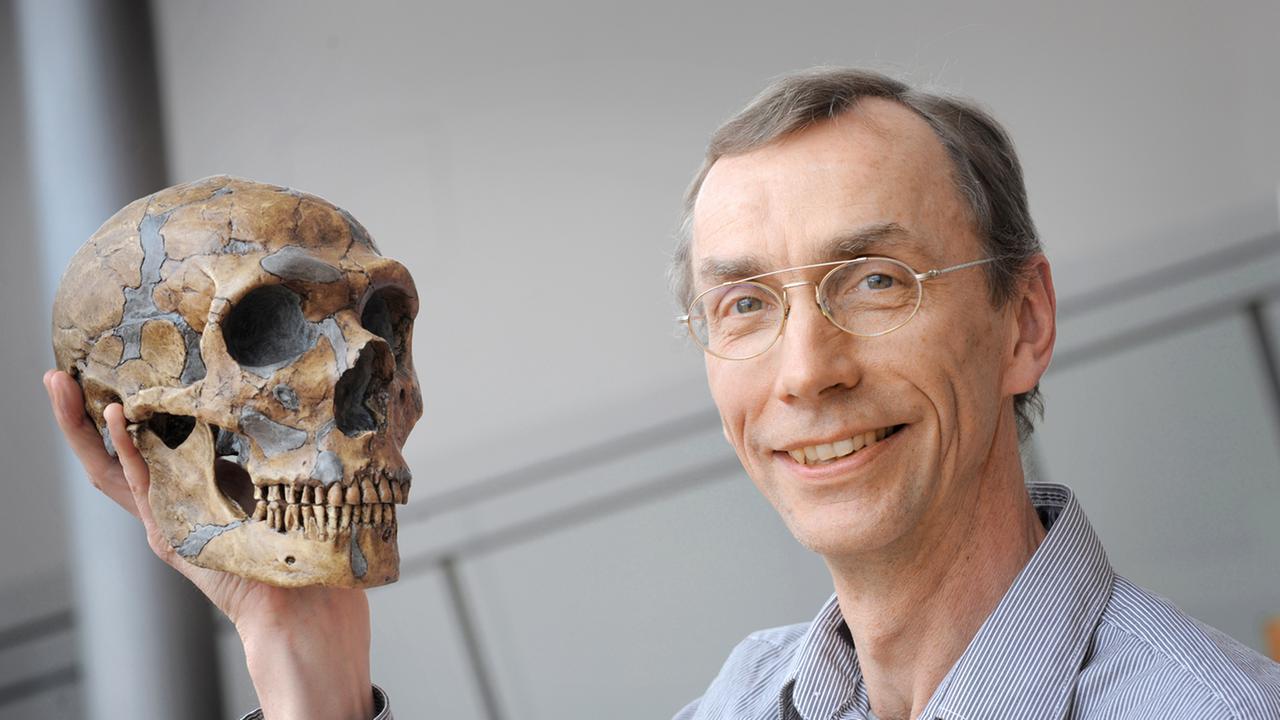 Svante Pääbo erforscht die Gene von ausgestorbenen Menschen. Svante Pääbo erforscht die Gene von ausgestorbenen Menschen.
