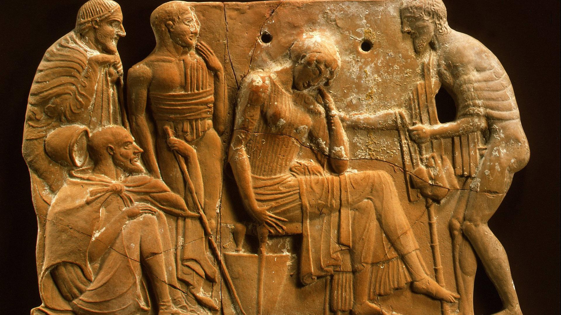 Eine Terrakotta-Plakette, ca. 460-450 vor Christus: Während Odysseus' Irrfahrt wurde seine Frau Penelope von mächtigen Freiern bedrängt, doch sie wartete treu auf ihn. Eine Terrakotta-Plakette, ca. 460-450 vor Christus: Während Odysseus' Irrfahrt wurde seine Frau Penelope von mächtigen Freiern bedrängt, doch sie wartete treu auf ihn.