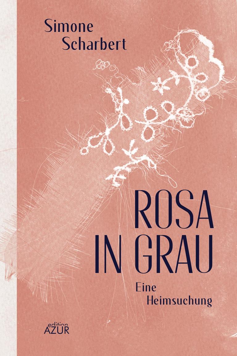 Cover des Buches "Rosa in Grau" von Simone Scharbert. Der Hintergrund ist in einem matten, blassen Altrosa gehalten, darauf sind helle Striche zu sehen, die wie die gestickten Teile einer Spitzentischdecke wirken. Die Schrift des Titels wirkt altmodisch. 