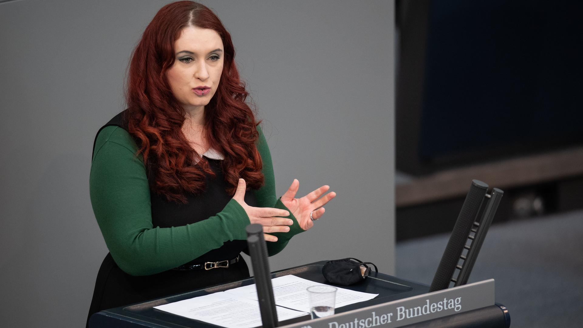 Agnieszka Brugger (Bündnis 90/Die Grünen) spricht im Bundestag.