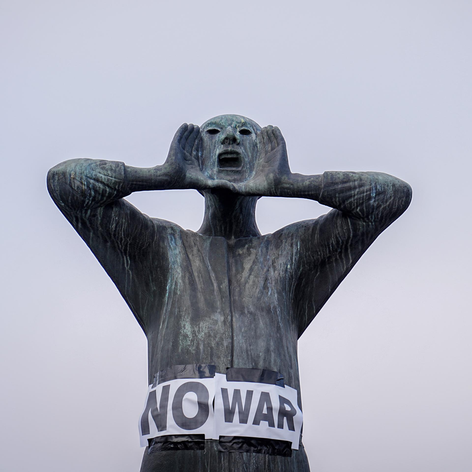 #antikriegslyrik: Mit Gedichten gegen den Krieg?