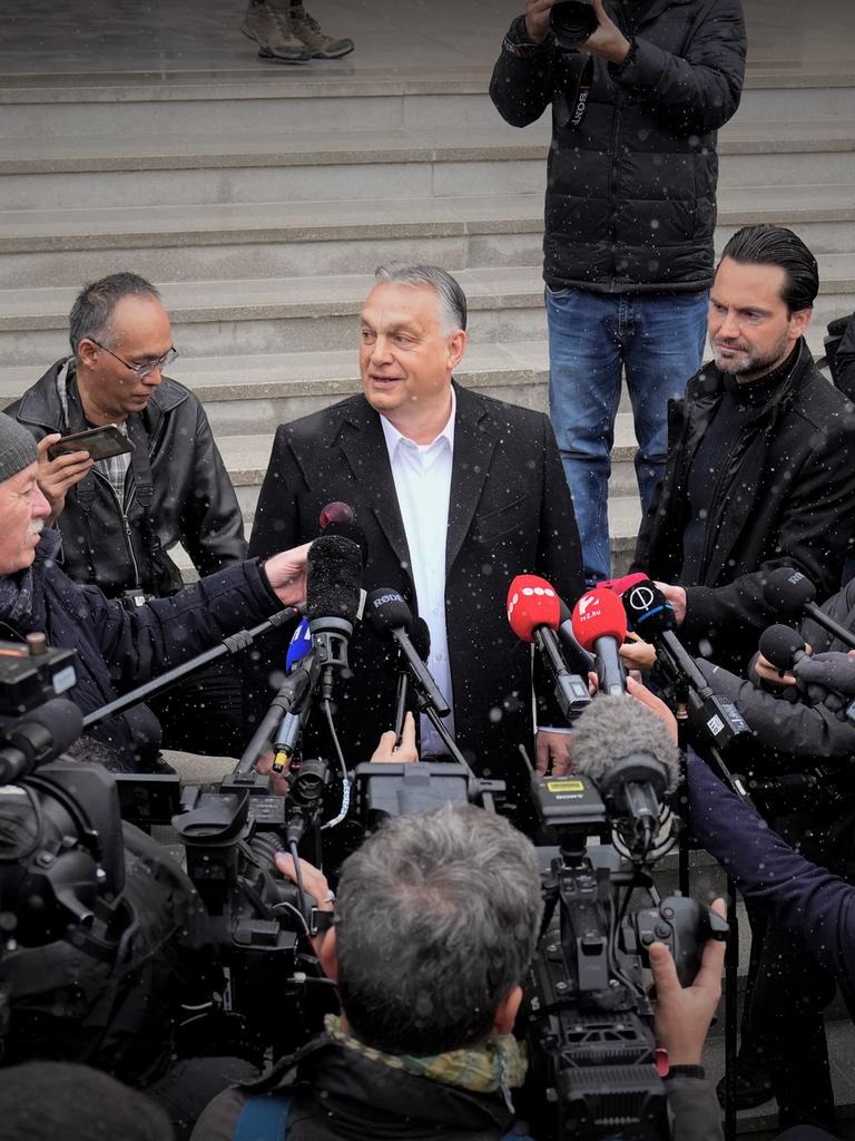 Nach seinem Wahlsieg spricht Viktor Orban zur Presse 