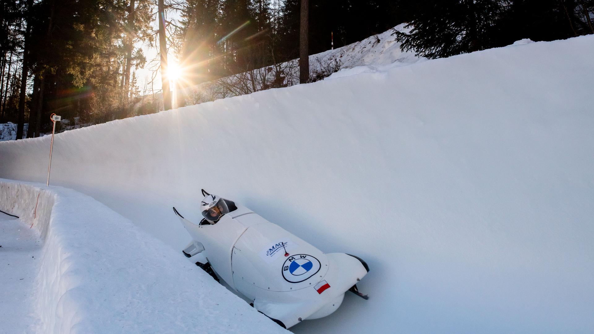Linda Weiszewski aus Polen auf der Bob Rund bei der Weltmeisterschaft in St. Moritz 2023
Linda Weiszewski aus Polen auf der Bob Rund bei der Weltmeisterschaft in St. Moritz 2023