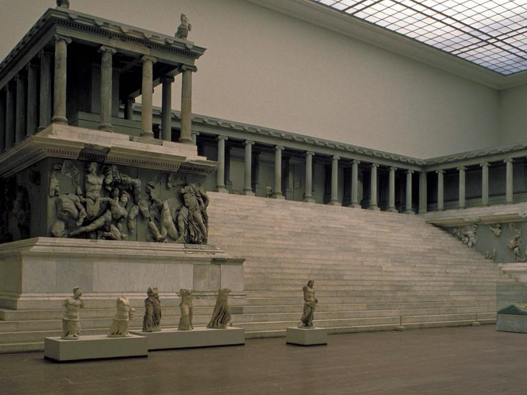 Zeusaltar im Pergamonmuseum in Berlin-Mitte.