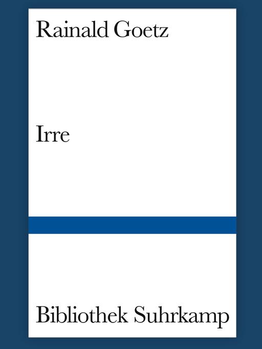 Minimalistisch gestaltet erscheint das Buchcover von "Irre" in weiß mit einem schmalen blauen Farbrand.