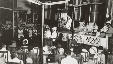 Lord Mountbatten, der britische Unterhändler, während einer Ansprache auf der konstituierenden Verfassungsversammlung zur Unabhängigkeit Indiens
