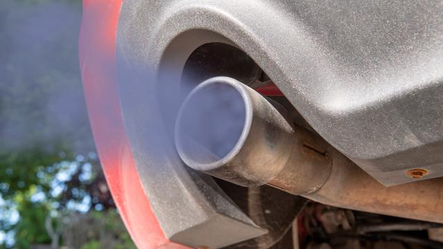 Auspuff mit Dieselabgasen, Symbolfoto. Die EU berät über ein Verbot von Verbrennungsmotoren ab 2035