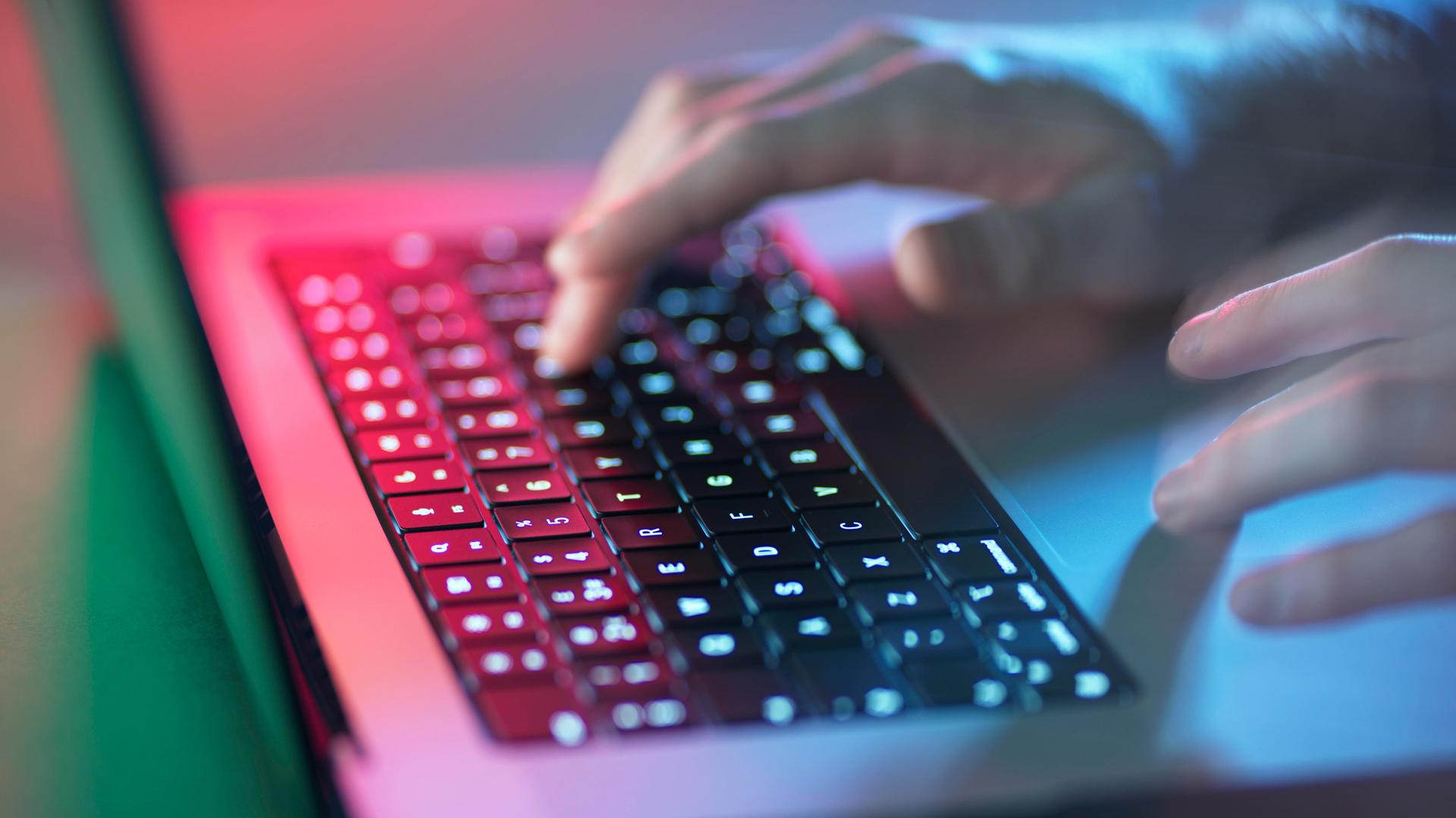 Großbritannien - Hacker drohen Unternehmen mit Veröffentlichung von Daten