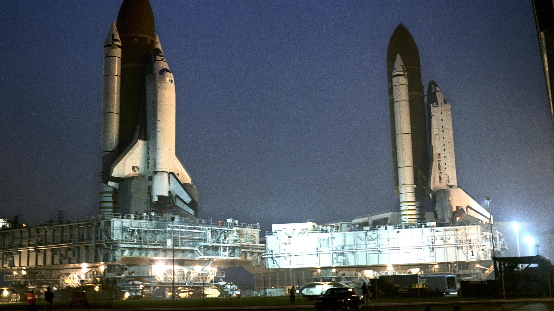 Zwei Shuttles begegnen sich auf dem Weg zur bzw. von der Startrampe – eine Folge des „Sommers des Wasserstoffs“ 1990 Zwei Shuttles begegnen sich auf dem Weg zur bzw. von der Startrampe – eine Folge des „Sommers des Wasserstoffs“ 1990
