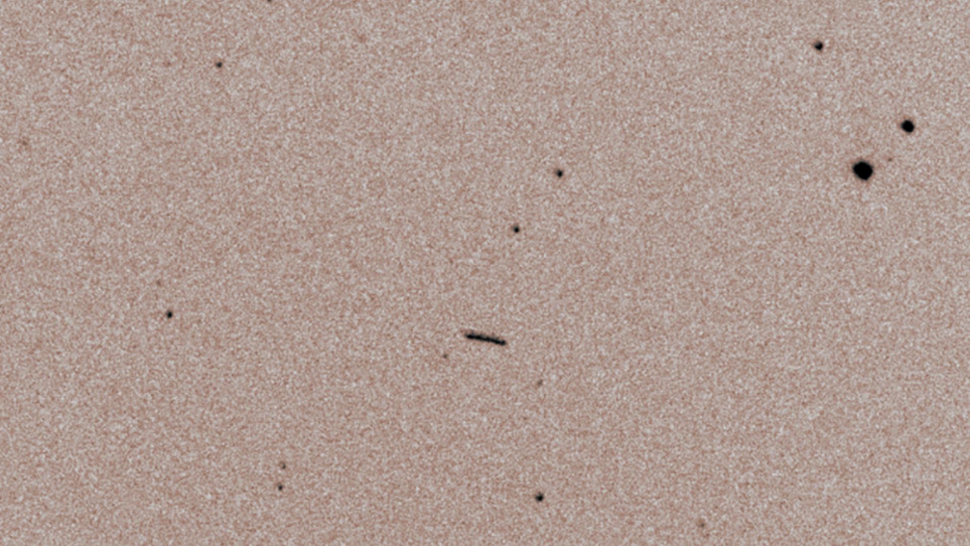 Der Asteroid 2022 EB5 13 Minuten vor dem Eintreten in die Erdatmosphäre Der Asteroid 2022 EB5 13 Minuten vor dem Eintreten in die Erdatmosphäre
