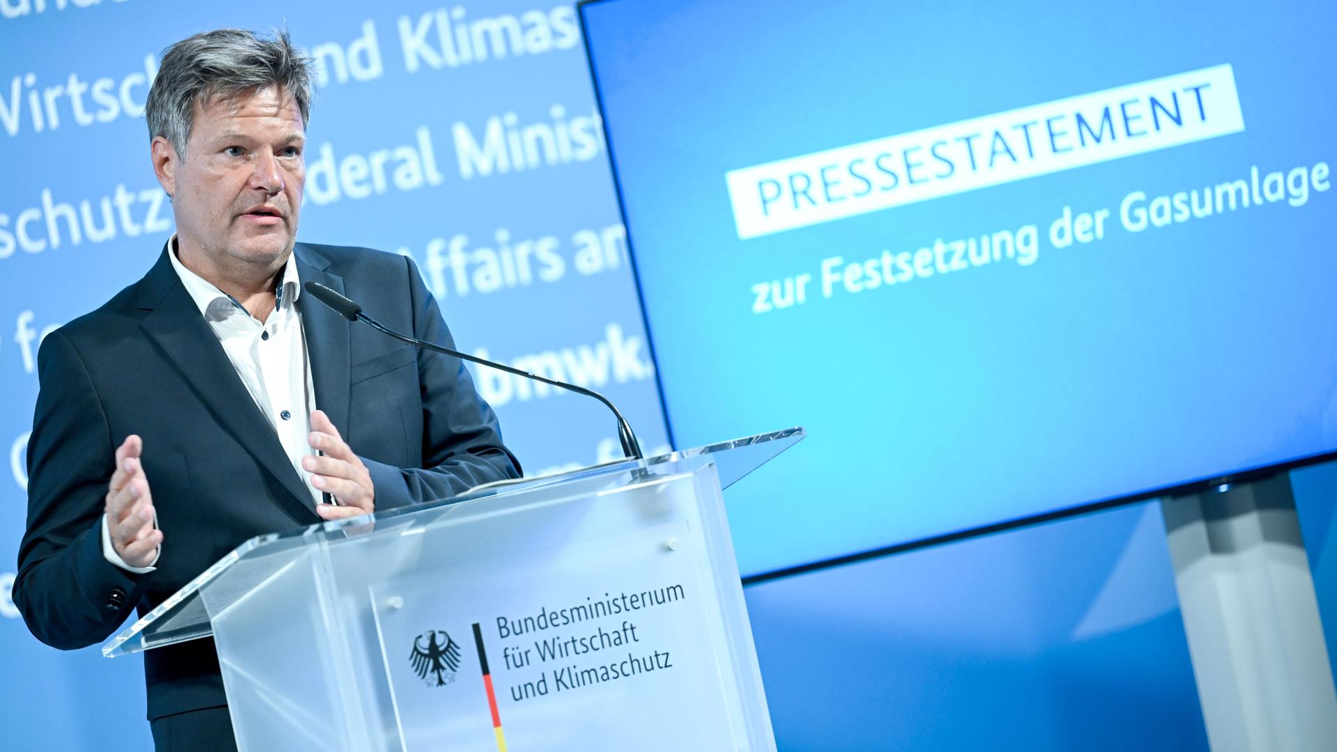 Berlin: Robert Habeck (Bündnis 90/Die Grünen), Vizekanzler und Bundesminister für Wirtschaft und Klimaschutz, informiert zur Gasumlage. Berlin: Robert Habeck (Bündnis 90/Die Grünen), Vizekanzler und Bundesminister für Wirtschaft und Klimaschutz, informiert zur Gasumlage.