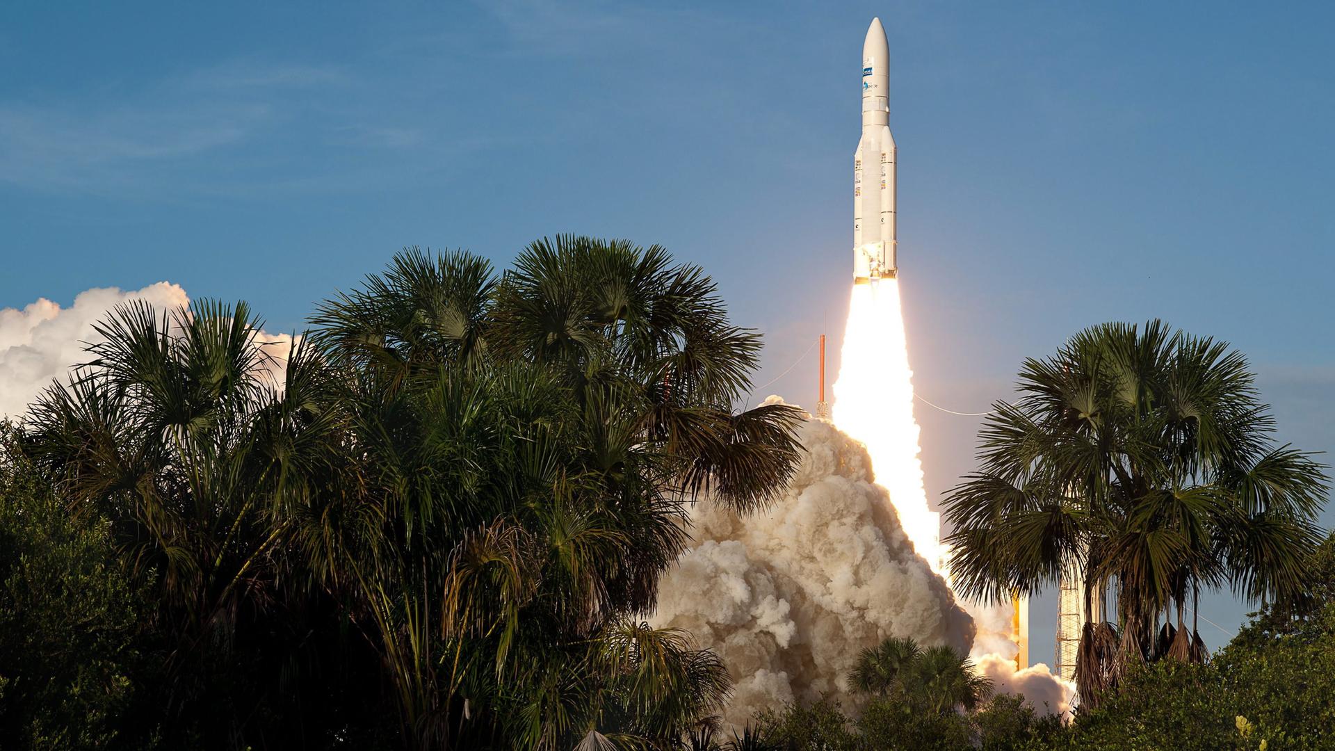 Arianespace startete am 02. August 2012 erfolgreich eine Ariane 5 ECA-Rakete, die die beiden Telekommunikationssatelliten "Intelsat 20" und "Hylas 2" in eine Erdumlaufbahn brachte. 