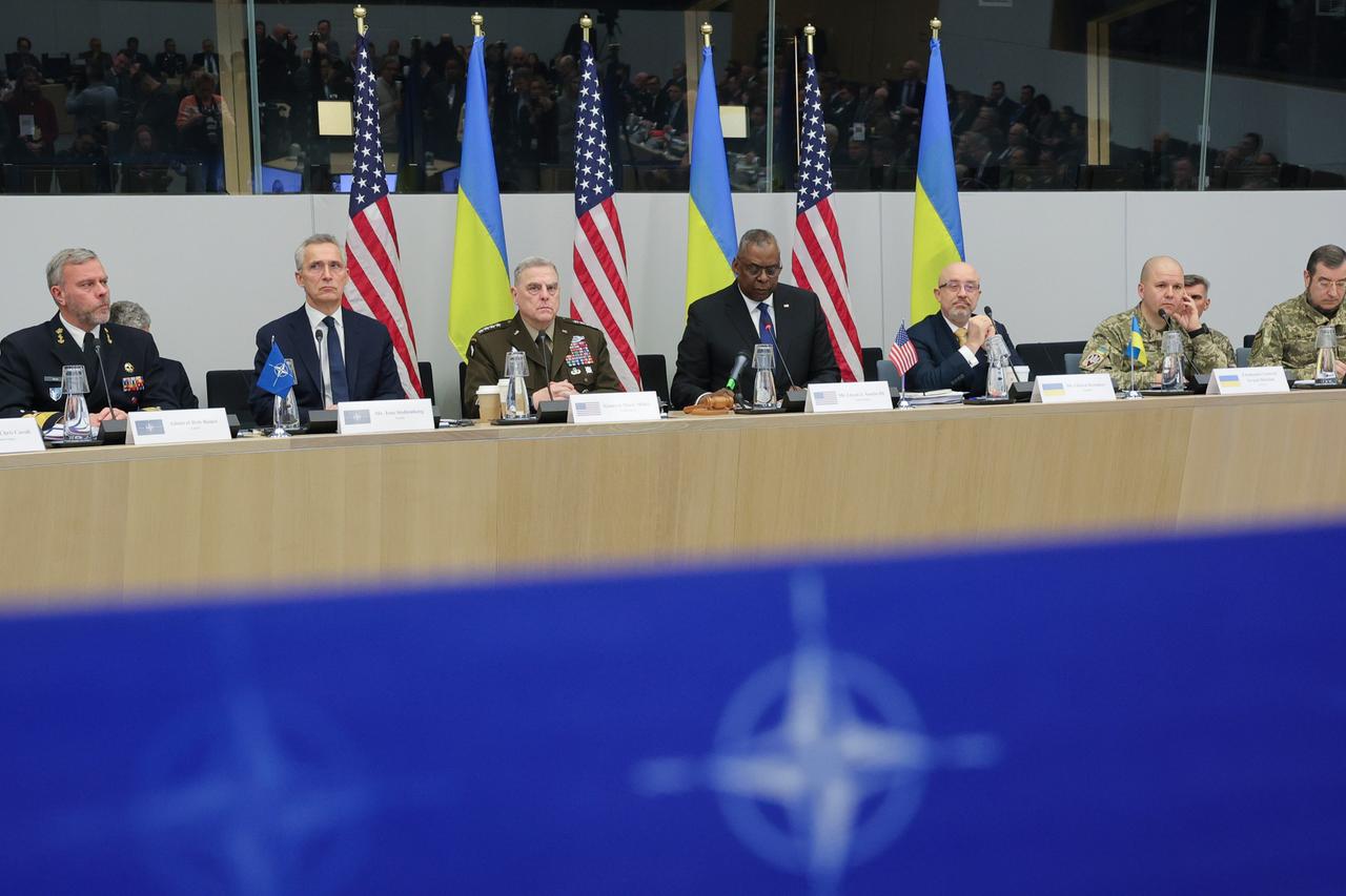 Treffen der Ukraine-Kontakgruppe in Brüssel. Neben NATO-Generalsekretär Stoltenberg nahm auch US-Verteidigungsminister Austin und der ukrainische Verteidigungsminister Resnikow daran teil.