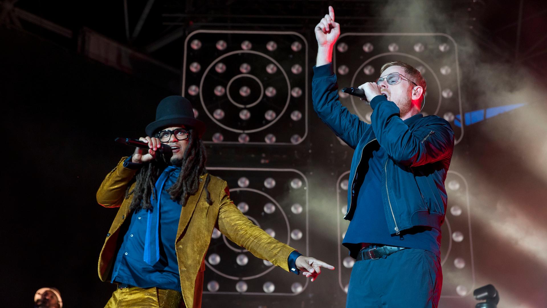 Frank A. Delle und Peter Fox von Seeed. Konzert von Seeed bei der 'Bam Bam'-Tour in Berlin, Parkbühne Wuhlheide, 09.08.2022. Frank A. Delle und Peter Fox von Seeed. Konzert von Seeed bei der 'Bam Bam'-Tour in Berlin, Parkbühne Wuhlheide, 09.08.2022.