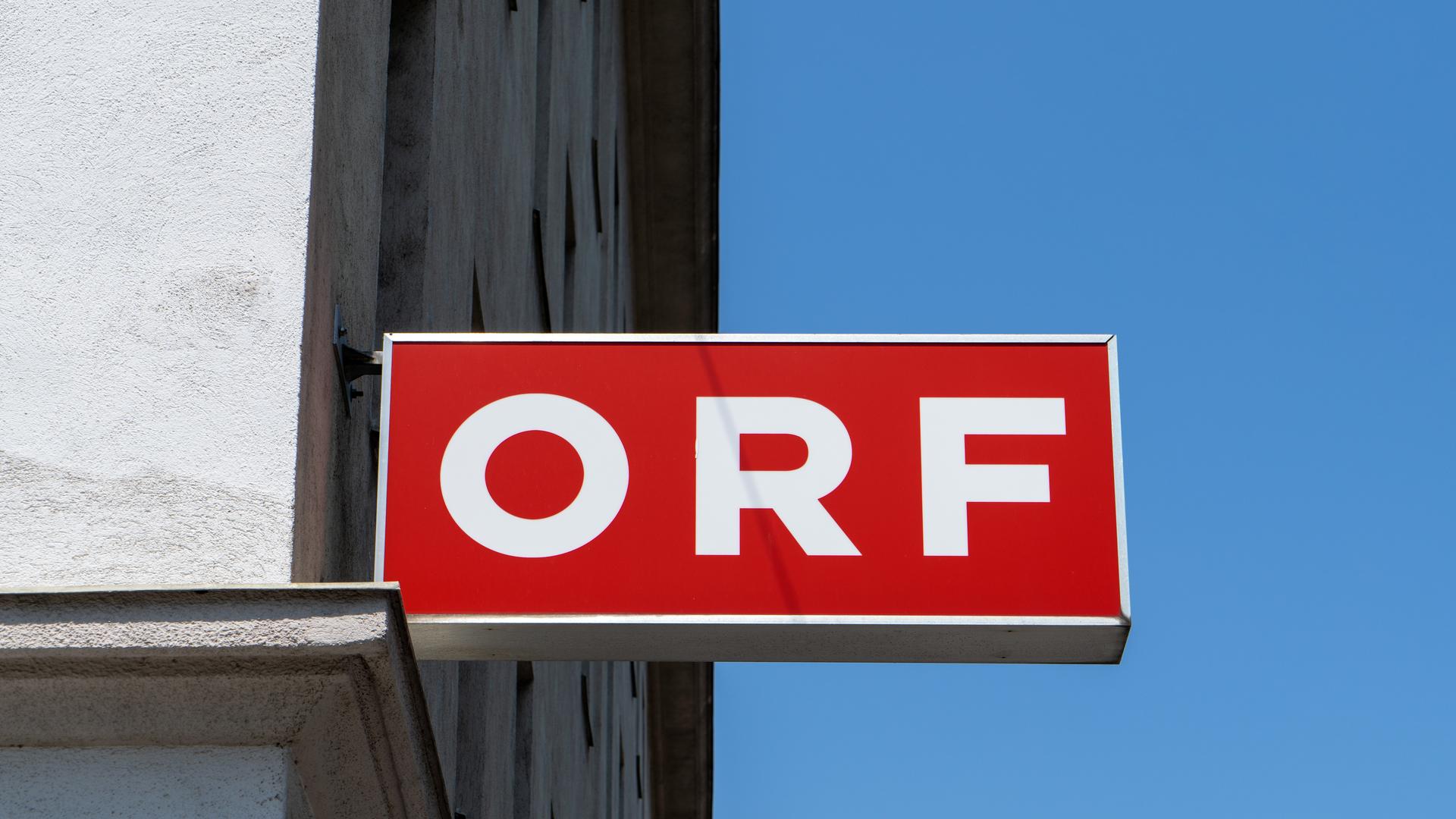 Das Logo des Österreichischen Rundfunks (ORF) an einem Funkhaus in Wien Das Logo des Österreichischen Rundfunks (ORF) an einem Funkhaus in Wien
