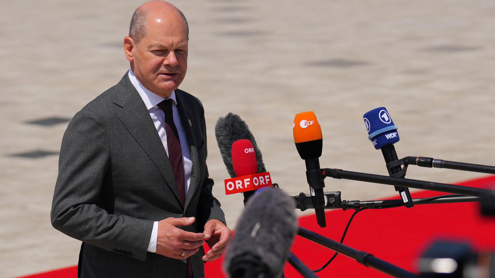Europäische Politische Gemeinschaft - Scholz verspricht deutsche Beteiligung an Sicherheitsgarantien für die Ukraine