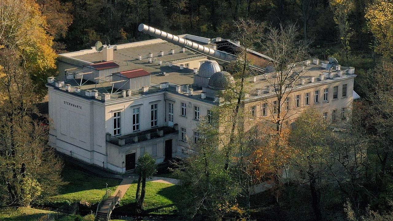 Die Archenhold-Sternwarte im Treptower Park verdankt ihren exzellenten Zustand dem Einsatz von Dieter B. Herrmann. Die Archenhold-Sternwarte im Treptower Park verdankt ihren exzellenten Zustand dem Einsatz von Dieter B. Herrmann.