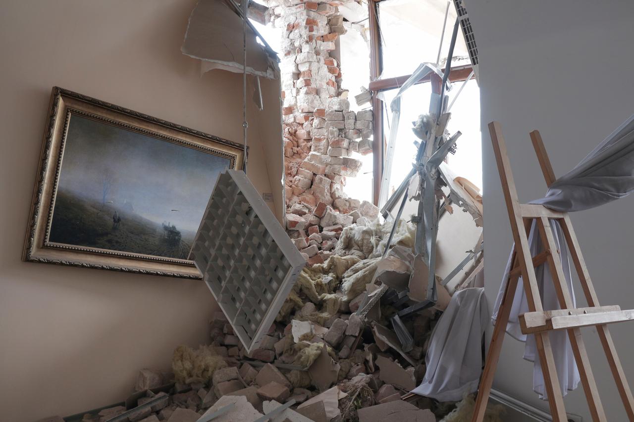 Zerstörungen im Museum für Archip Iwanowitsch Kuindschi im ukrainischen Mariupol am 28. April. Zerstörungen im Museum für Archip Iwanowitsch Kuindschi im ukrainischen Mariupol am 28. April.