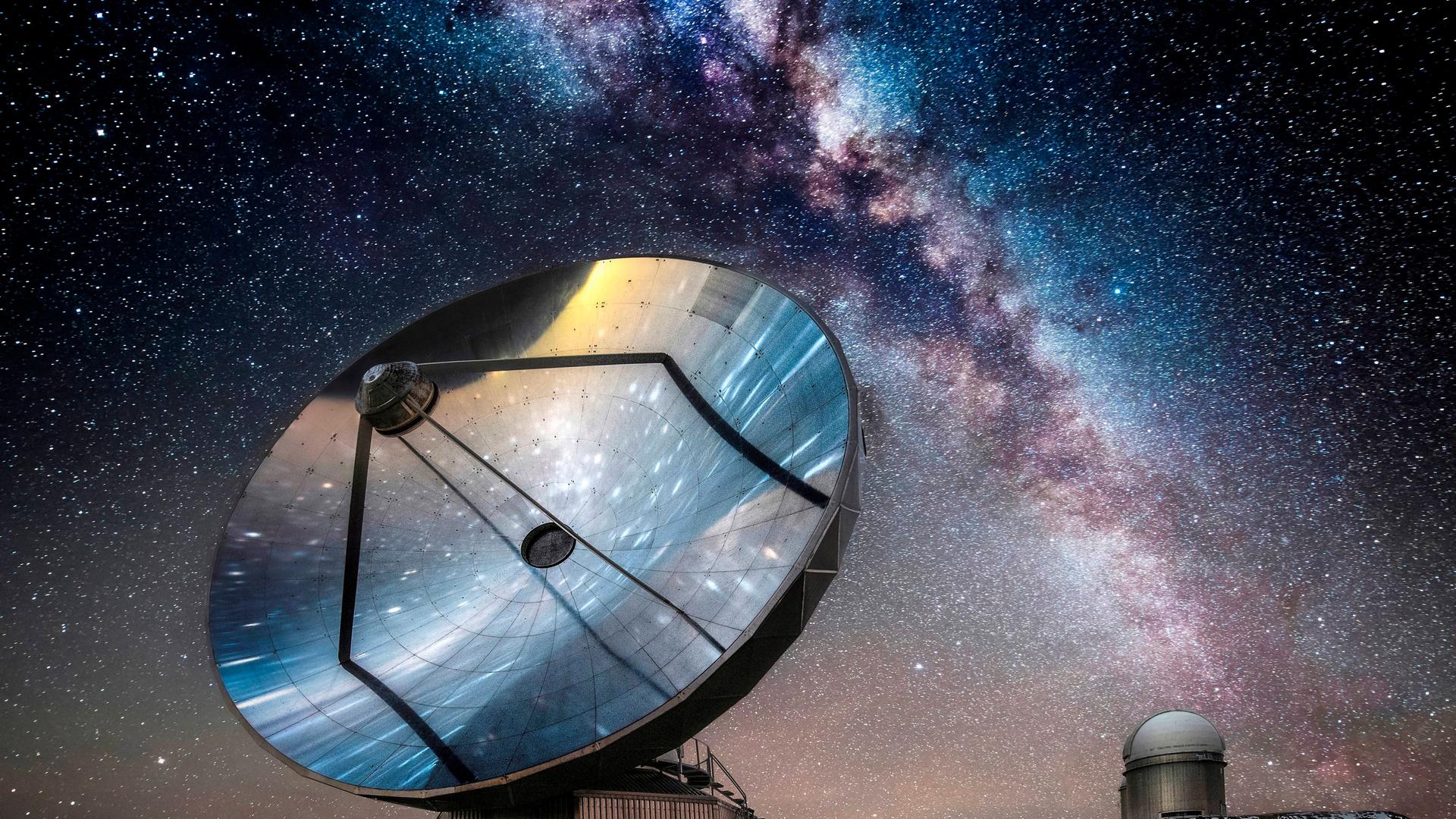 Swedish Antenna at the ESO observatory of La Silla - Chile AlbertoGhizziPanizza/REDA&CO 1028_38_AGP0069