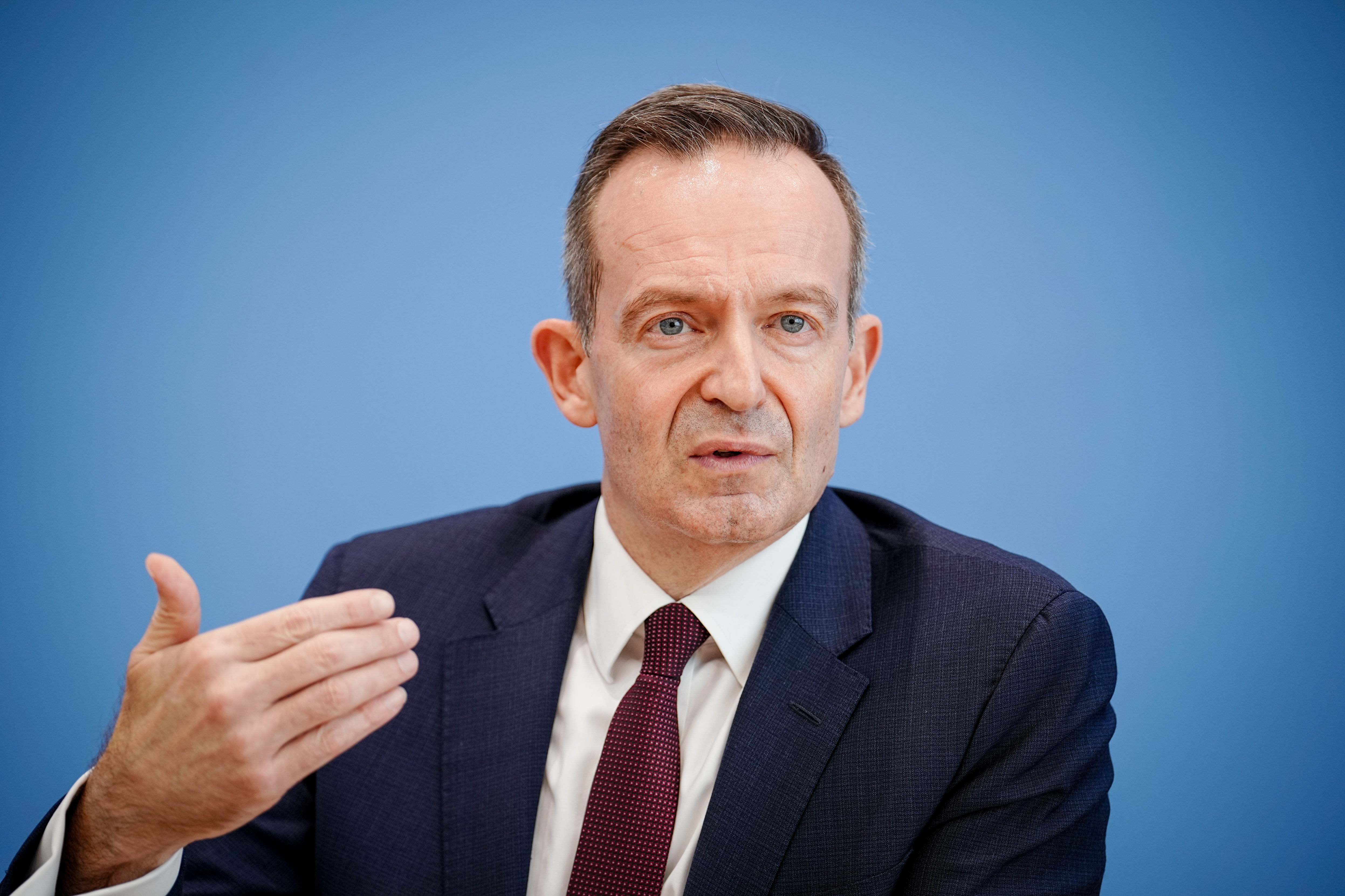 Deutschlandticket für 49 Euro - Wissing (FDP) hofft auf 15 bis 20 Millionen Verkäufe in diesem Jahr